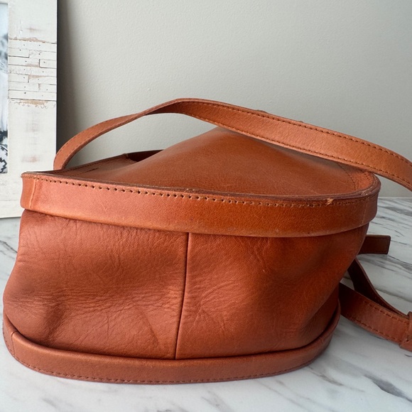 Madewell Sydney Leather Crossbody Bag - Picture 10 of 12